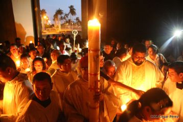 Cardenal Brenes preside Vigilia Pascual