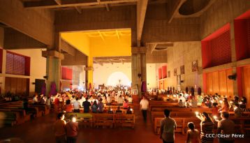 Cardenal Brenes preside Vigilia Pascual