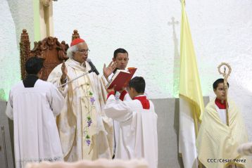 Cardenal Brenes preside Vigilia Pascual