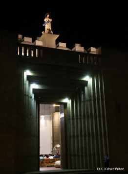 Cardenal Brenes preside Vigilia Pascual