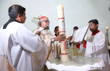 Cardenal Brenes preside Vigilia Pascual
