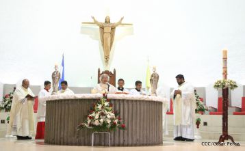 Cardenal Brenes preside Vigilia Pascual