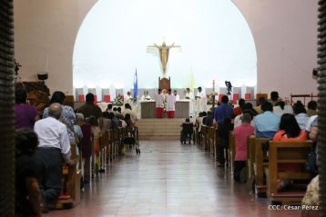 Cardenal Brenes preside Vigilia Pascual
