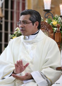 Cardenal Brenes oficia Misa de Resurección
