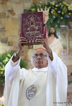 Cardenal Brenes oficia Misa de Resurección