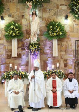 Cardenal Brenes oficia Misa de Resurección