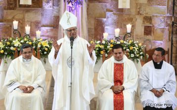 Cardenal Brenes oficia Misa de Resurección