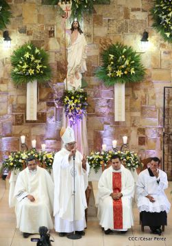 Cardenal Brenes oficia Misa de Resurección