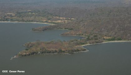 Explorador Sam Cossman sobrevuela los  volcanes de Nicaragua