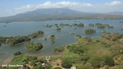 Explorador Sam Cossman sobrevuela los  volcanes de Nicaragua
