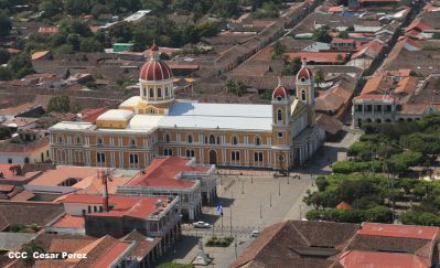 Explorador Sam Cossman sobrevuela los  volcanes de Nicaragua
