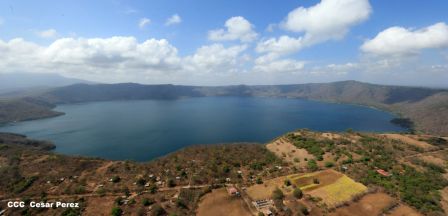 Explorador Sam Cossman sobrevuela los  volcanes de Nicaragua
