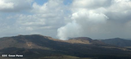 Explorador Sam Cossman sobrevuela los  volcanes de Nicaragua