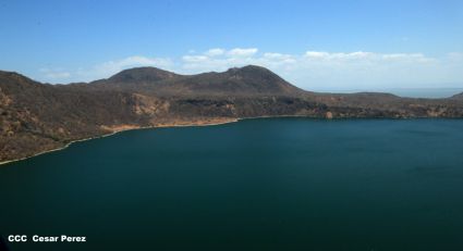 Explorador Sam Cossman sobrevuela los  volcanes de Nicaragua