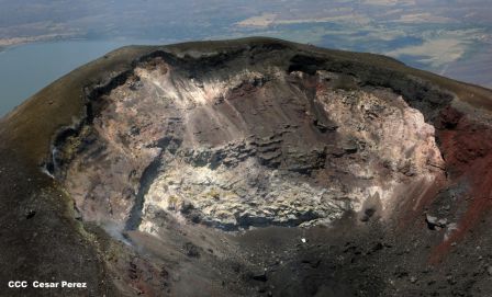 Explorador Sam Cossman sobrevuela los  volcanes de Nicaragua
