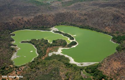 Explorador Sam Cossman sobrevuela los  volcanes de Nicaragua