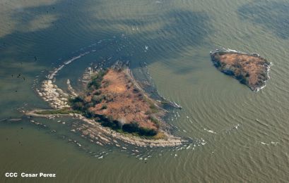 Explorador Sam Cossman sobrevuela los  volcanes de Nicaragua