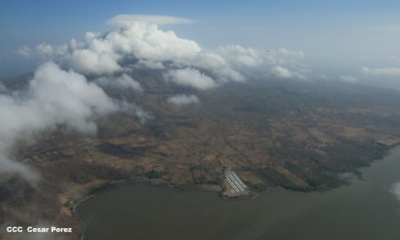 Explorador Sam Cossman sobrevuela los  volcanes de Nicaragua