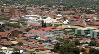 Explorador Sam Cossman sobrevuela los  volcanes de Nicaragua