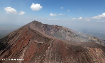 Explorador Sam Cossman sobrevuela los  volcanes de Nicaragua