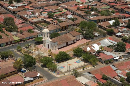 Explorador Sam Cossman sobrevuela los  volcanes de Nicaragua