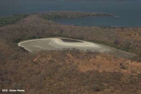 Explorador Sam Cossman sobrevuela los  volcanes de Nicaragua