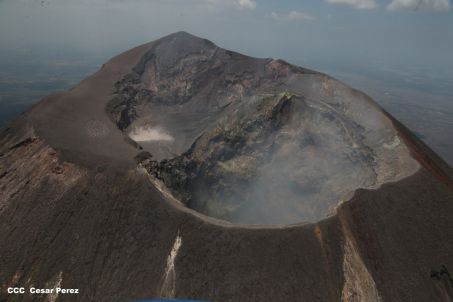 Explorador Sam Cossman sobrevuela los  volcanes de Nicaragua