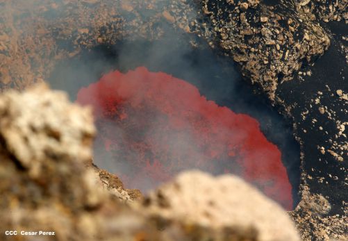 Cossman planifica su descenso hacia el potente lago de lava del Volcán Masaya