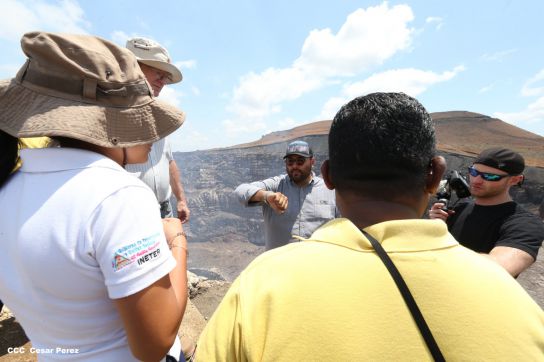 Cossman planifica su descenso hacia el potente lago de lava del Volcán Masaya