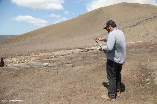 Cossman planifica su descenso hacia el potente lago de lava del Volcán Masaya