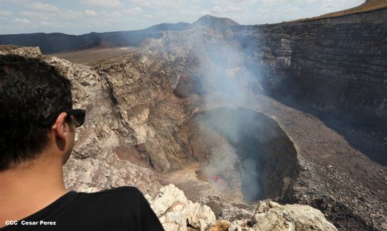Cossman planifica su descenso hacia el potente lago de lava del Volcán Masaya