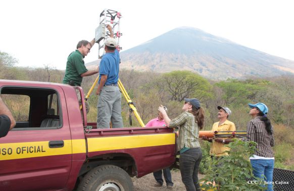 Científicos-expertos de EE.UU realizan monitoreo de mapeo en laderas del volcán San Cristóbal