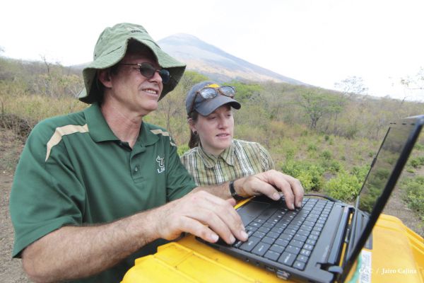 Científicos-expertos de EE.UU realizan monitoreo de mapeo en laderas del volcán San Cristóbal
