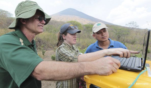 Científicos-expertos de EE.UU realizan monitoreo de mapeo en laderas del volcán San Cristóbal
