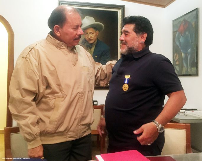 Orden Augusto C. Sandino a Diego Armando Maradona
