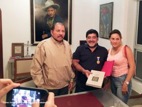Orden Augusto C. Sandino a Diego Armando Maradona