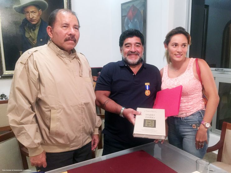 Orden Augusto C. Sandino a Diego Armando Maradona