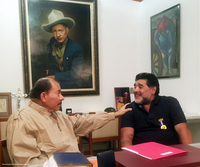 Orden Augusto C. Sandino a Diego Armando Maradona