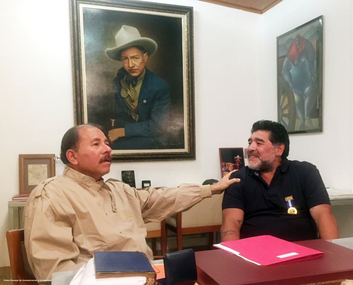 Orden Augusto C. Sandino a Diego Armando Maradona