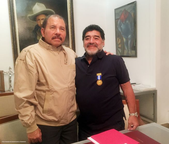 Orden Augusto C. Sandino a Diego Armando Maradona