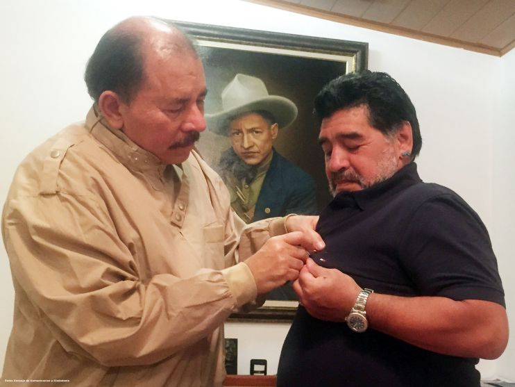 Orden Augusto C. Sandino a Diego Armando Maradona