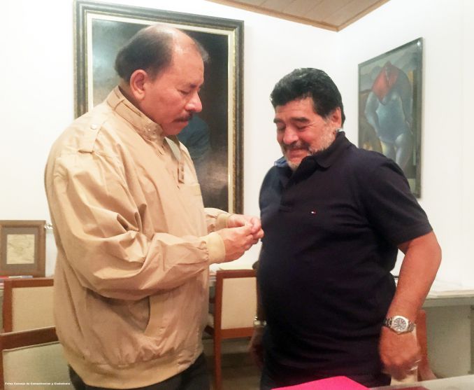 Orden Augusto C. Sandino a Diego Armando Maradona