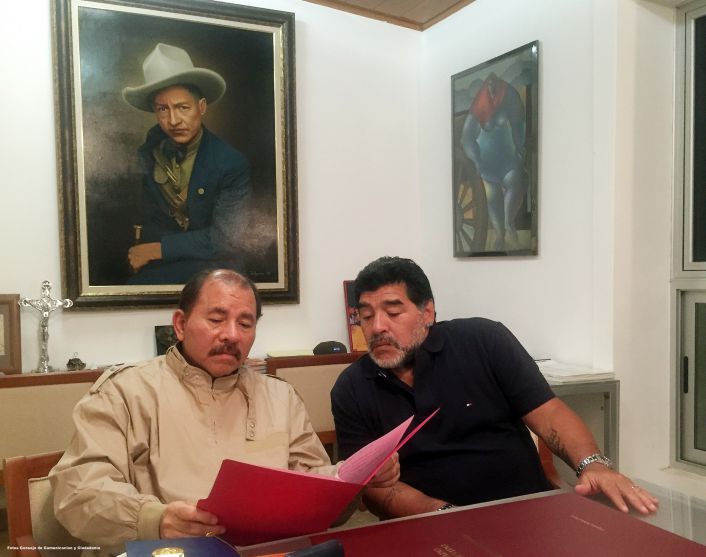 Orden Augusto C. Sandino a Diego Armando Maradona