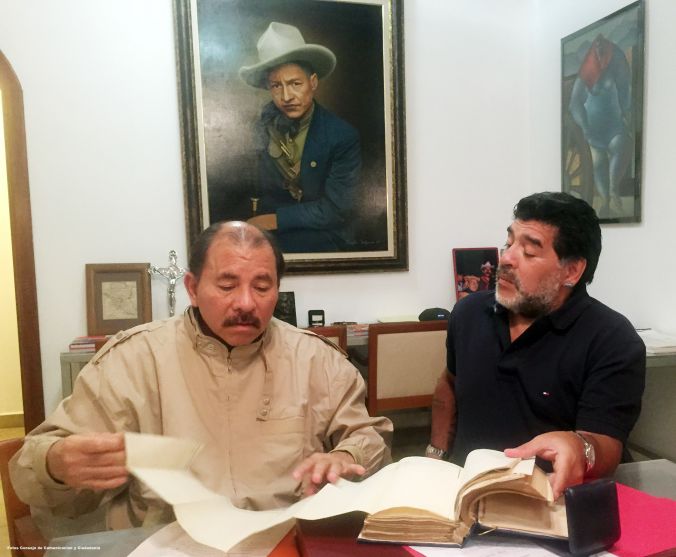 Orden Augusto C. Sandino a Diego Armando Maradona