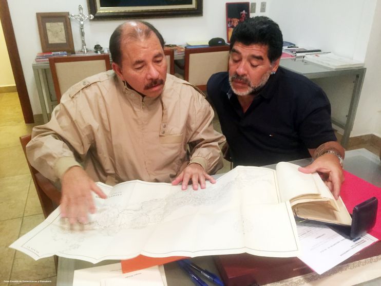 Orden Augusto C. Sandino a Diego Armando Maradona