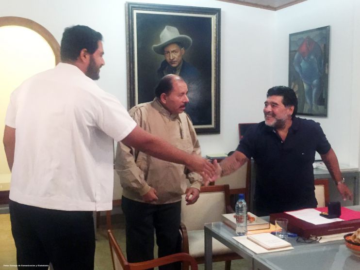 Orden Augusto C. Sandino a Diego Armando Maradona