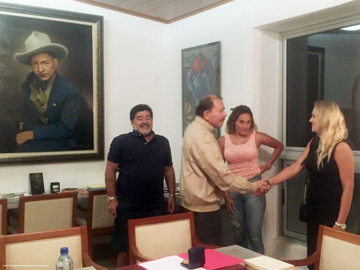 Orden Augusto C. Sandino a Diego Armando Maradona