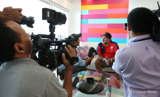 Diego Maradona se despide de Nicaragua tras inolvidable visita