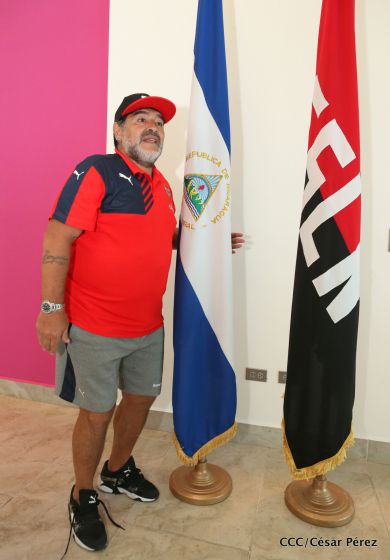 Diego Maradona se despide de Nicaragua tras inolvidable visita