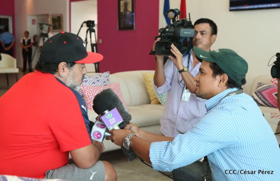 Diego Maradona se despide de Nicaragua tras inolvidable visita